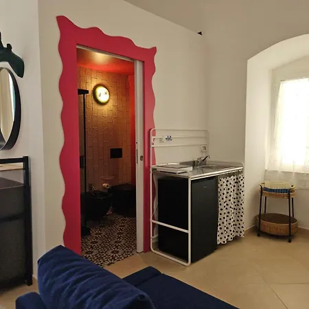 Bibi's Bari